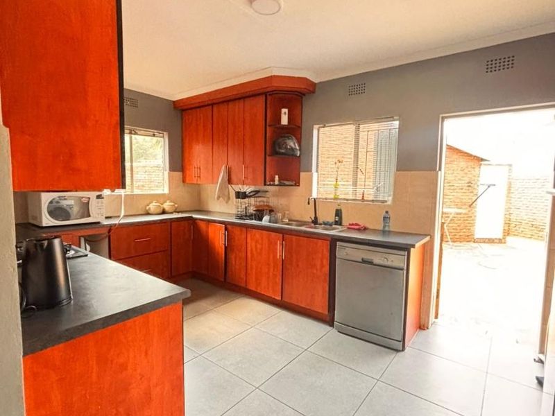 House For Sale in Reyno Ridge, Witbank - Photo 5