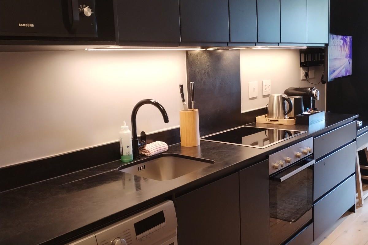 Move-In Ready Studio Furniture Included VAT-Based Sale (No Transfer Duty) - Photo 3