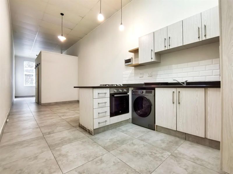 Investment property in the center of Hilton - Photo 1