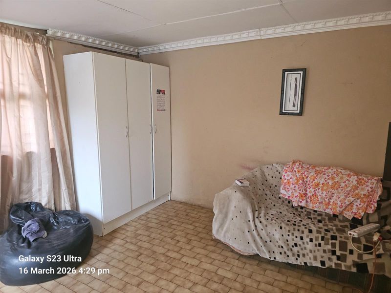 House To Rent in Crown Gardens, Johannesburg - Photo 9