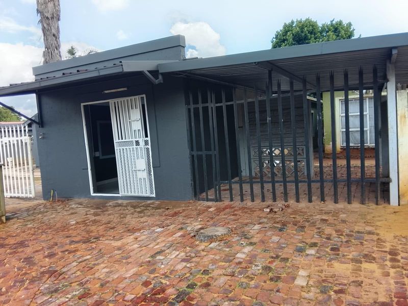 House For Sale in Kempton Park West, Kempton Park - Photo 2