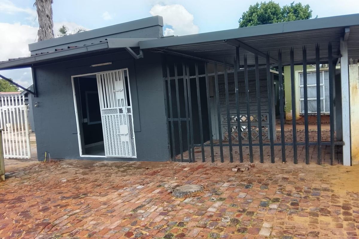 House For Sale in Kempton Park West, Kempton Park - Photo 2