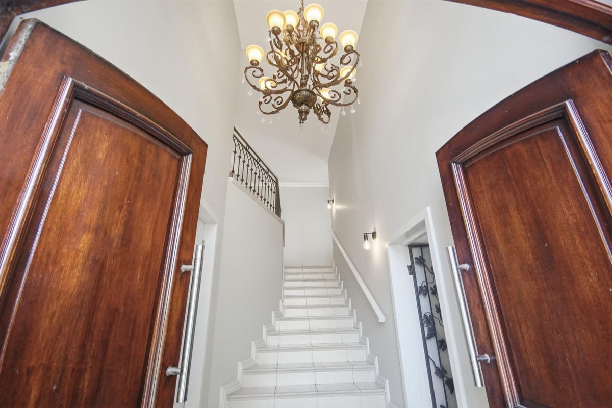 5-Bedroom Luxury Living in a Premier Security Estate - Photo 5