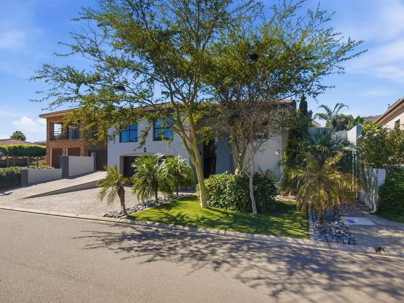 5-Bedroom Luxury Living in a Premier Security Estate - Photo 3