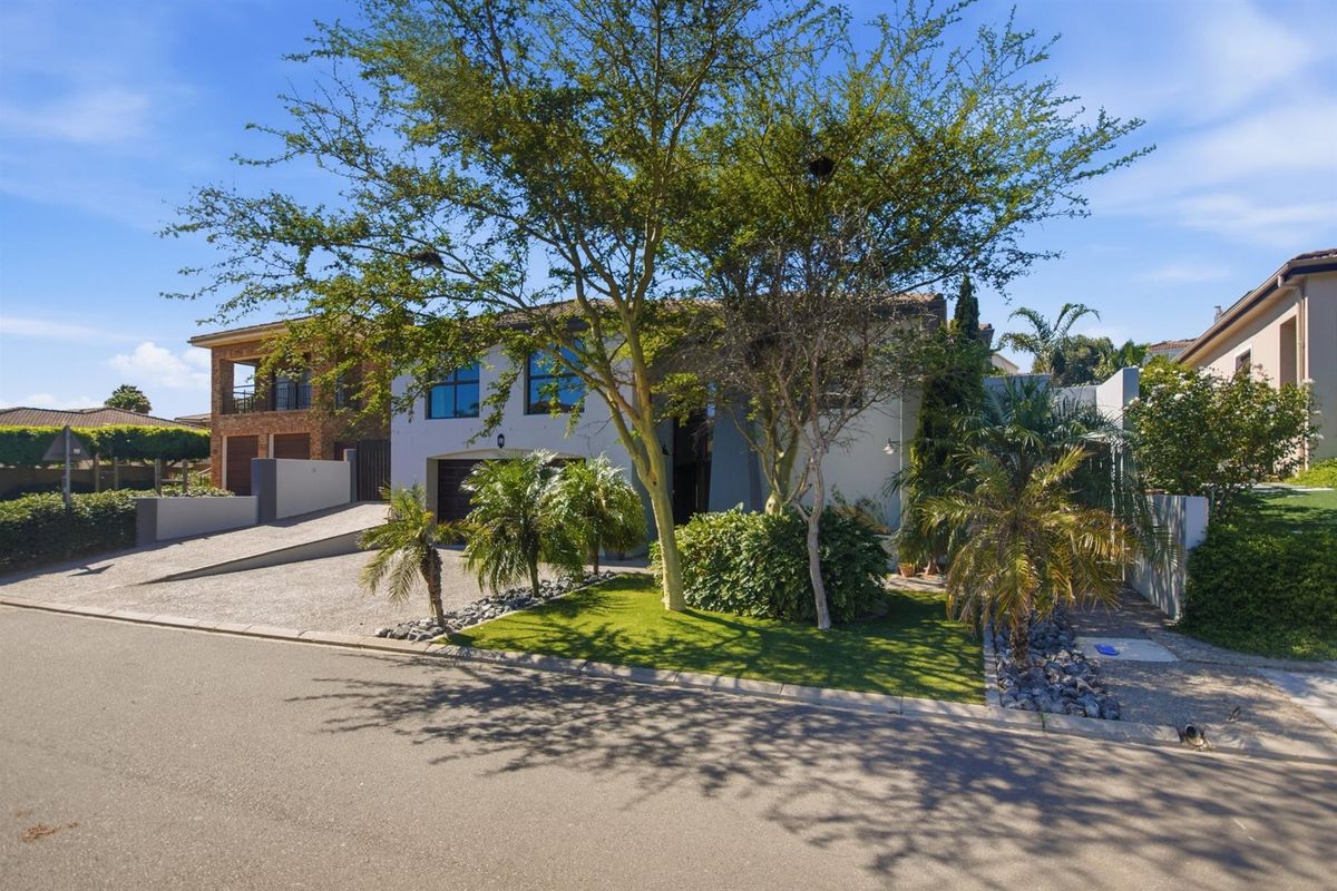 5-Bedroom Luxury Living in a Premier Security Estate - Photo 3