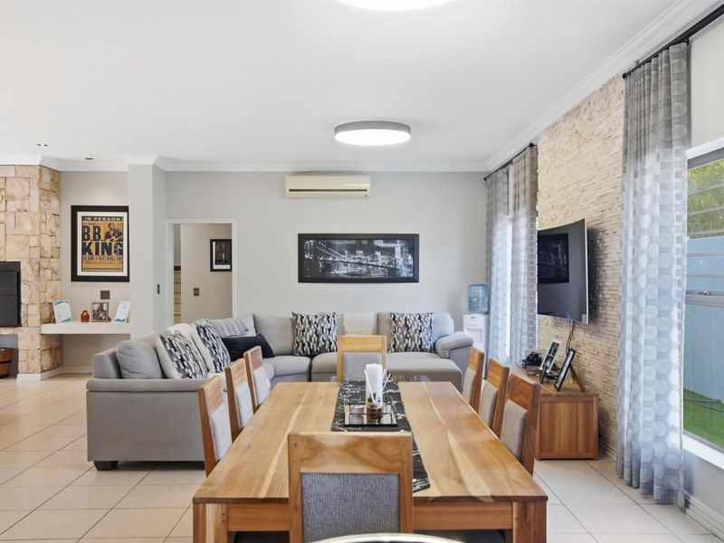 5-Bedroom Luxury Living in a Premier Security Estate - Photo 10