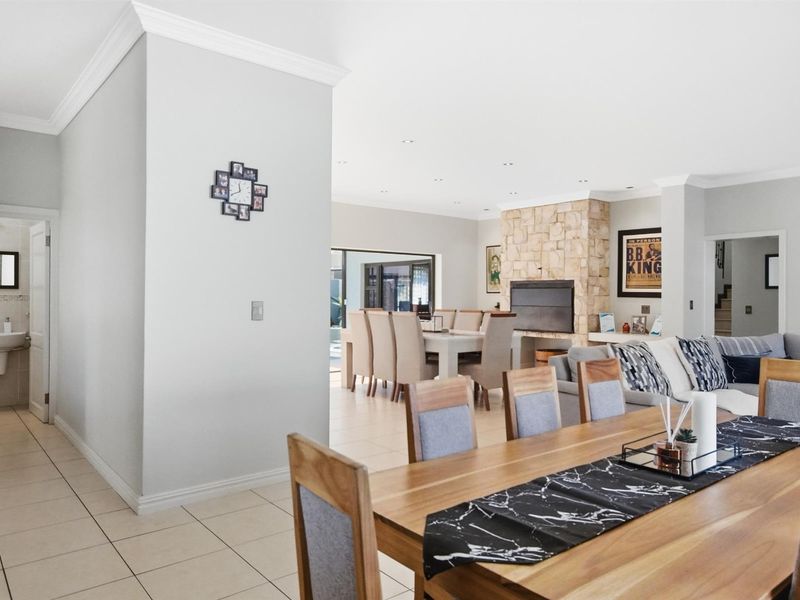 5-Bedroom Luxury Living in a Premier Security Estate - Photo 9