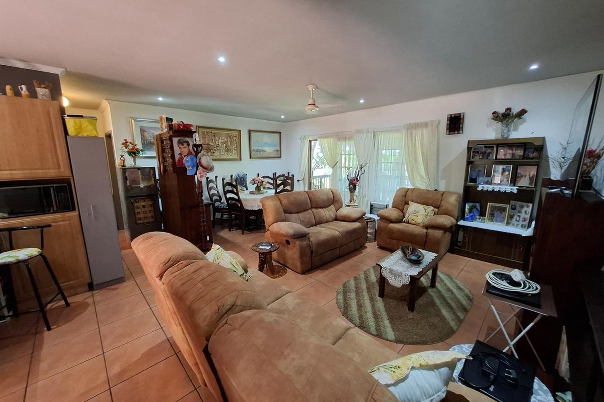 Townhouse For Sale in Margate, KwaZulu Natal - Photo 4