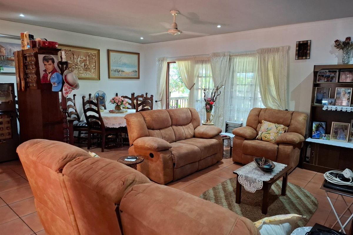 Townhouse For Sale in Margate, KwaZulu Natal - Photo 3