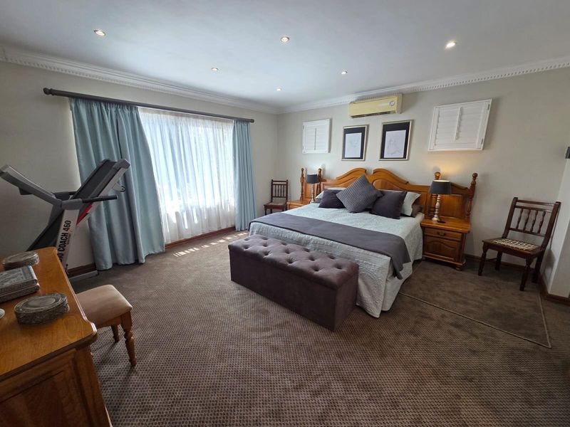 5 Bedroom home with Solar in Prime Location - Photo 8