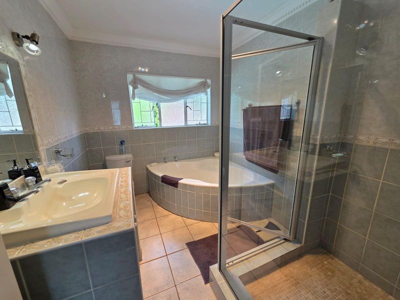 5 Bedroom home with Solar in Prime Location - Photo 3