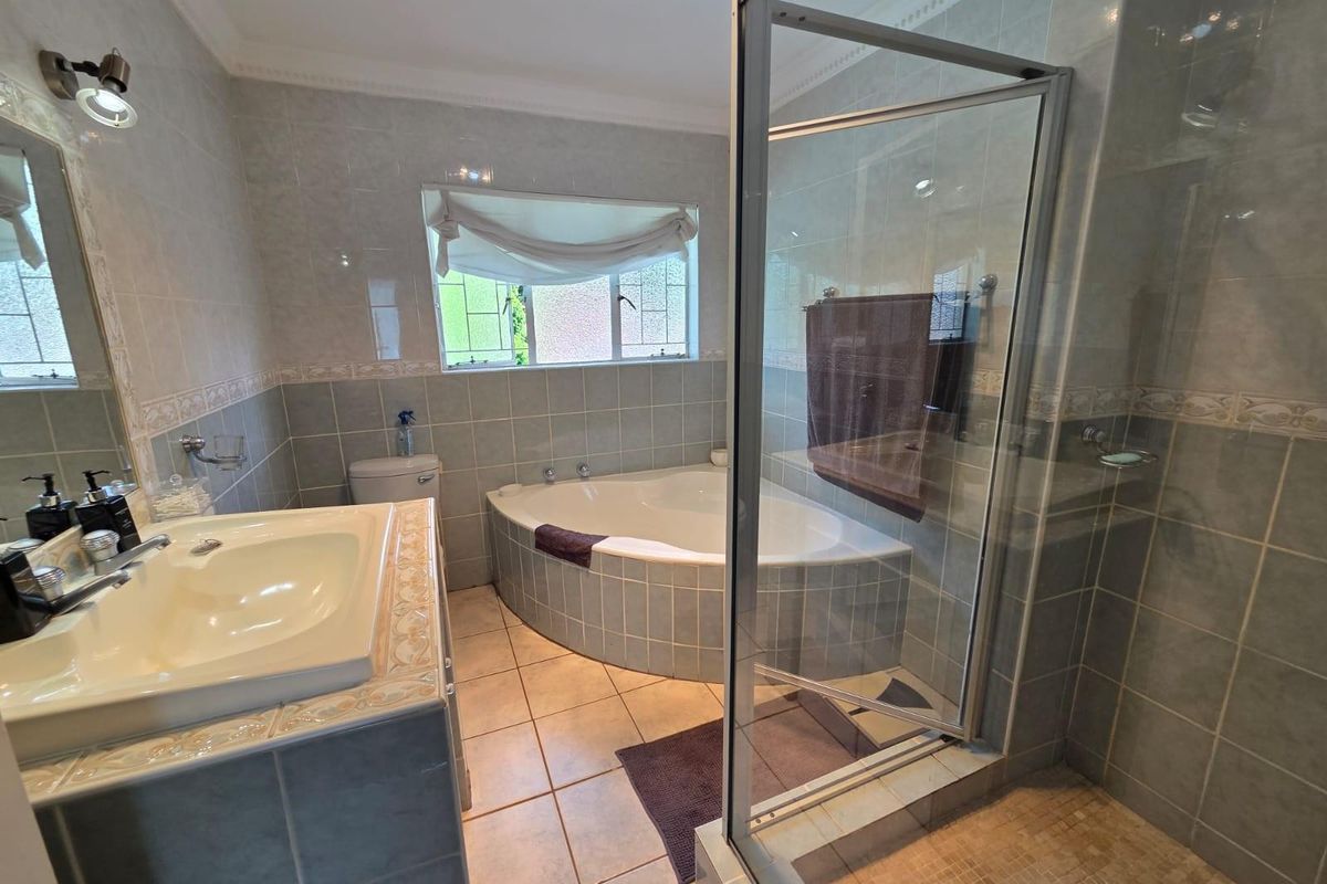 5 Bedroom home with Solar in Prime Location - Photo 3