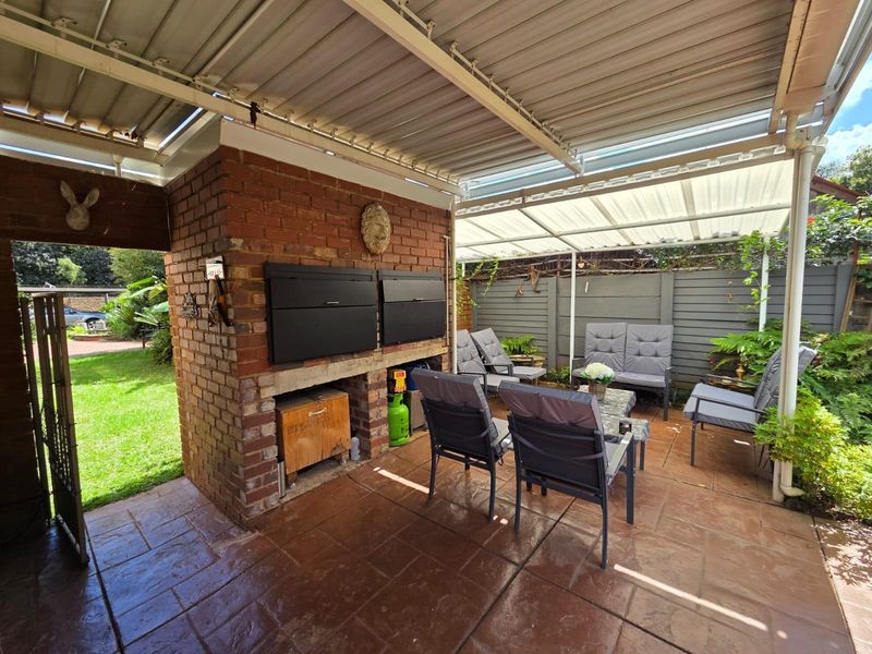 5 Bedroom home with Solar in Prime Location - Photo 5