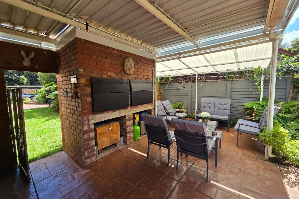 5 Bedroom home with Solar in Prime Location - Photo 5