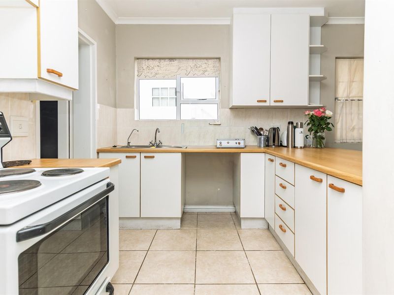 Mountain Views, Garden Space and Easy Secure Living - Photo 7