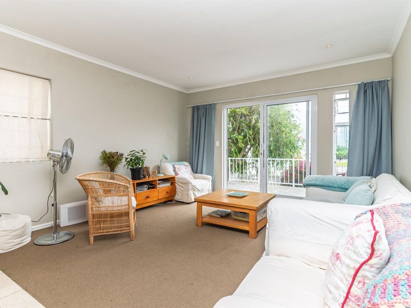 Mountain Views, Garden Space and Easy Secure Living - Photo 4