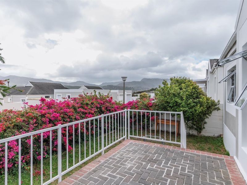 Mountain Views, Garden Space and Easy Secure Living - Photo 2