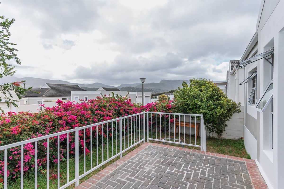 Mountain Views, Garden Space and Easy Secure Living - Photo 2