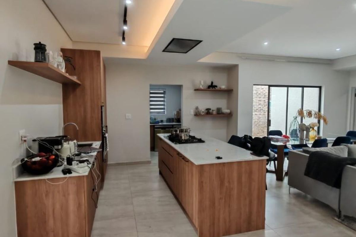 3 Bedrooms, 2 Bath house for rent in Blue hills - Photo 4