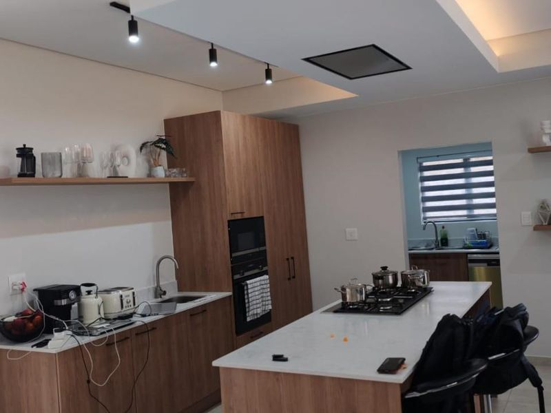 3 Bedrooms, 2 Bath house for rent in Blue hills - Photo 6