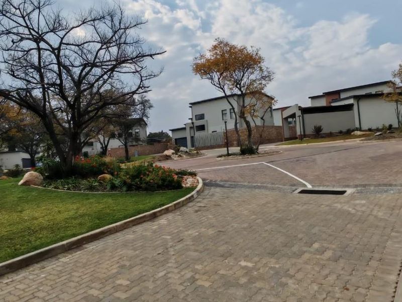 3 Bedrooms, 2 Bath house for rent in Blue hills - Photo 2