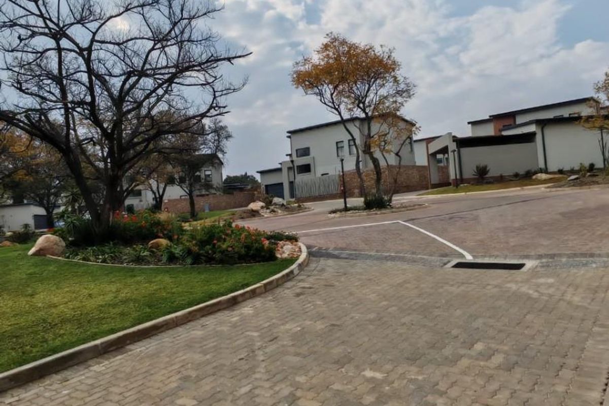 3 Bedrooms, 2 Bath house for rent in Blue hills - Photo 2