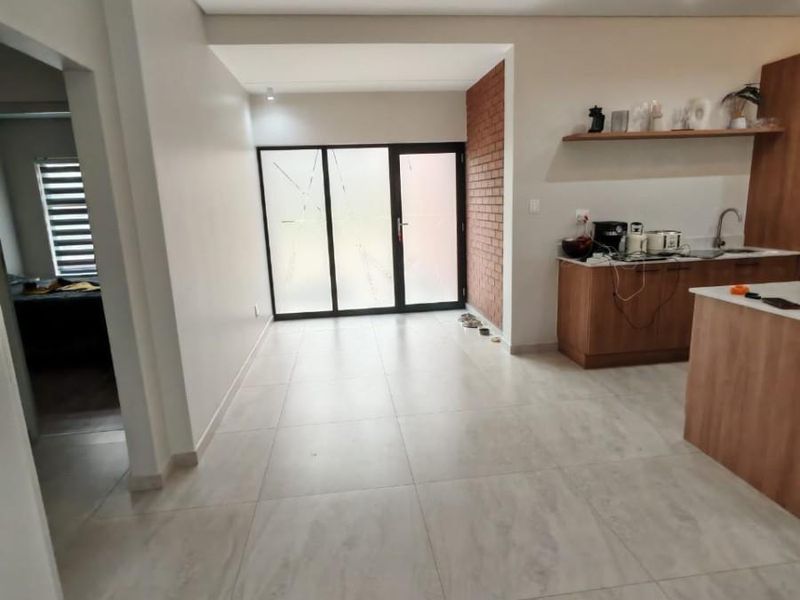 3 Bedrooms, 2 Bath house for rent in Blue hills - Photo 10