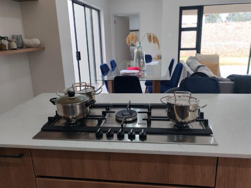 3 Bedrooms, 2 Bath house for rent in Blue hills - Photo 9