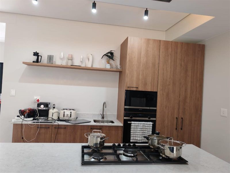 3 Bedrooms, 2 Bath house for rent in Blue hills - Photo 8