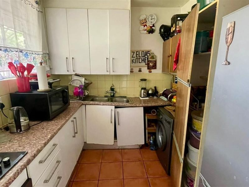 1.5 Bedroom For Sale in Windsor West - Photo 2