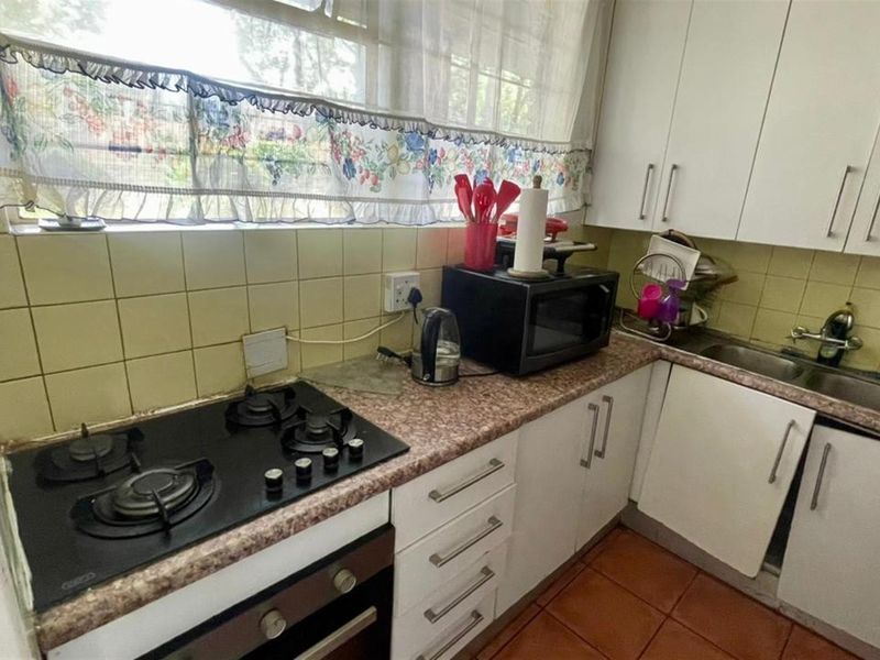 1.5 Bedroom For Sale in Windsor West - Photo 3