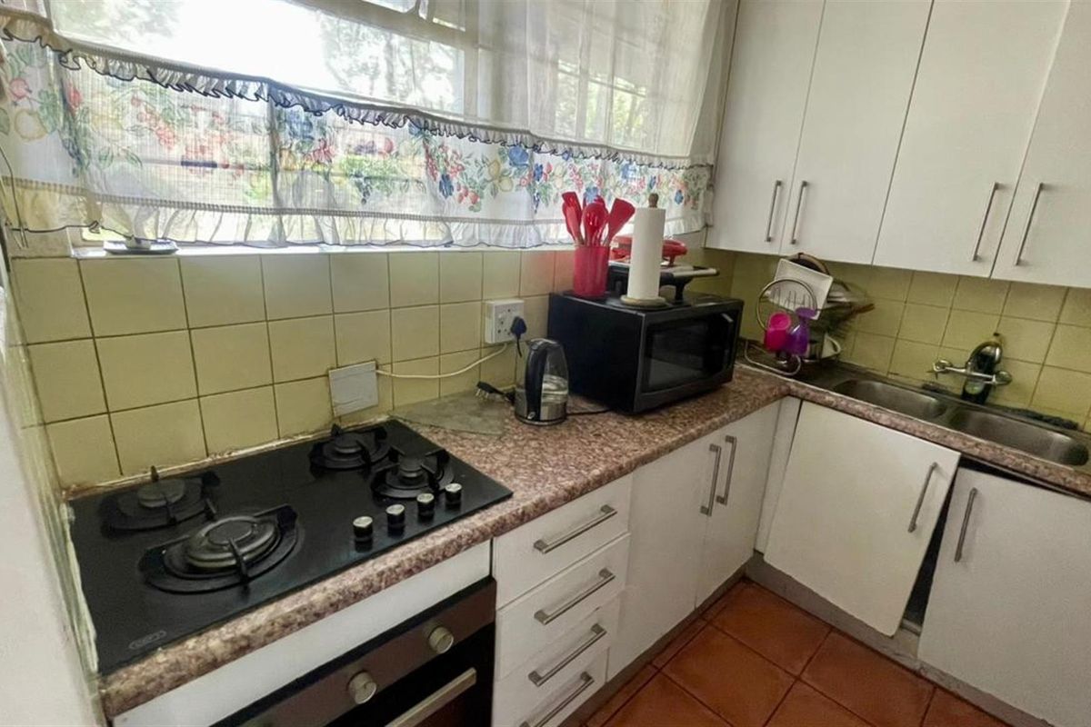 1.5 Bedroom For Sale in Windsor West - Photo 3