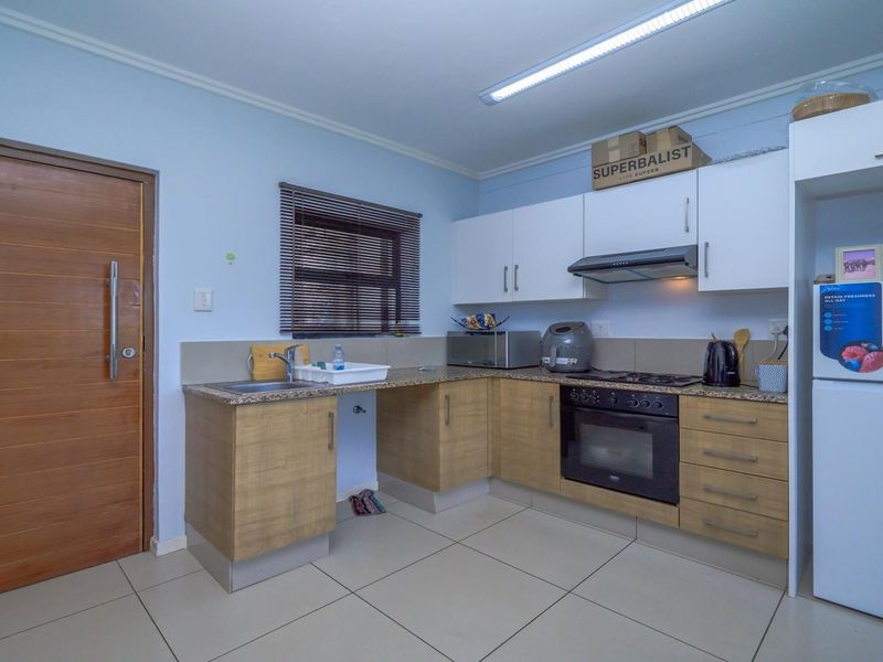 Apartment For Sale in Durban, KwaZulu Natal - Photo 2