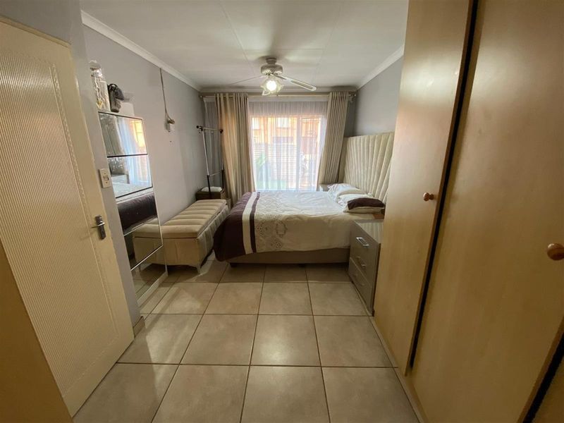 2 Bedroom 2 Bathroom Townhouse - Photo 7