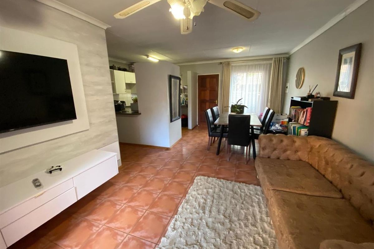 2 Bedroom 2 Bathroom Townhouse - Photo 2