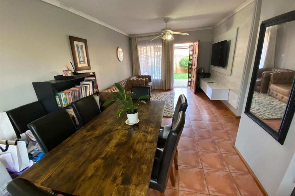 2 Bedroom 2 Bathroom Townhouse - Photo 3