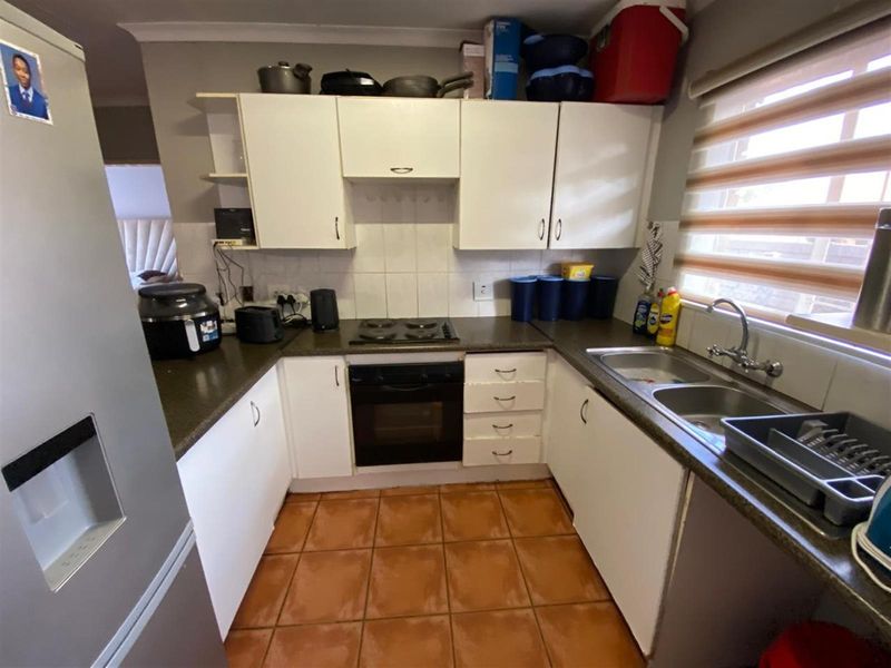 2 Bedroom 2 Bathroom Townhouse - Photo 4