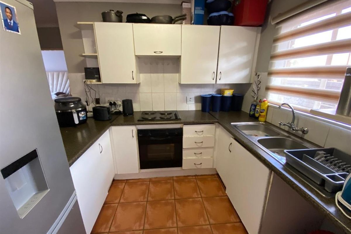 2 Bedroom 2 Bathroom Townhouse - Photo 4