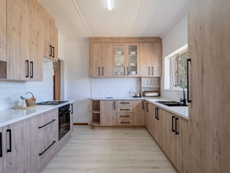 Priced to Sell! Spacious Family Home with Modern Kitchen | Listed by Danté Koen, eXp Realty - Photo 1
