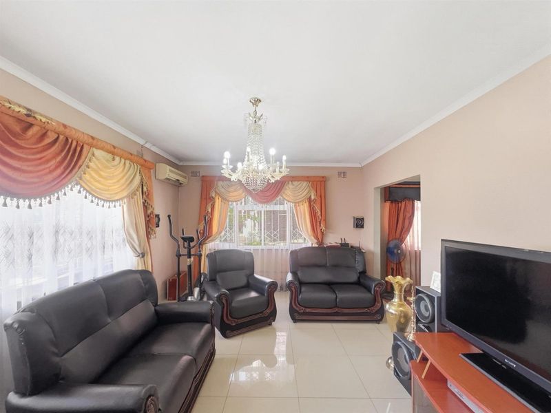 6-bedroom two level house for sale in Kenville, Durban, KwaZulu-Natal - Photo 10