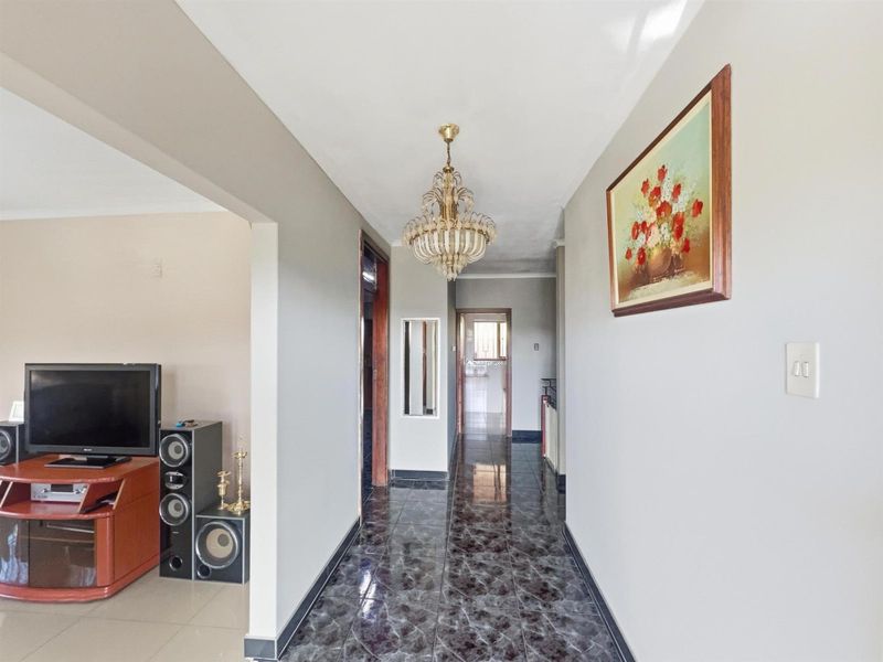 6-bedroom two level house for sale in Kenville, Durban, KwaZulu-Natal - Photo 7