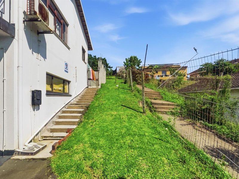6-bedroom two level house for sale in Kenville, Durban, KwaZulu-Natal - Photo 4