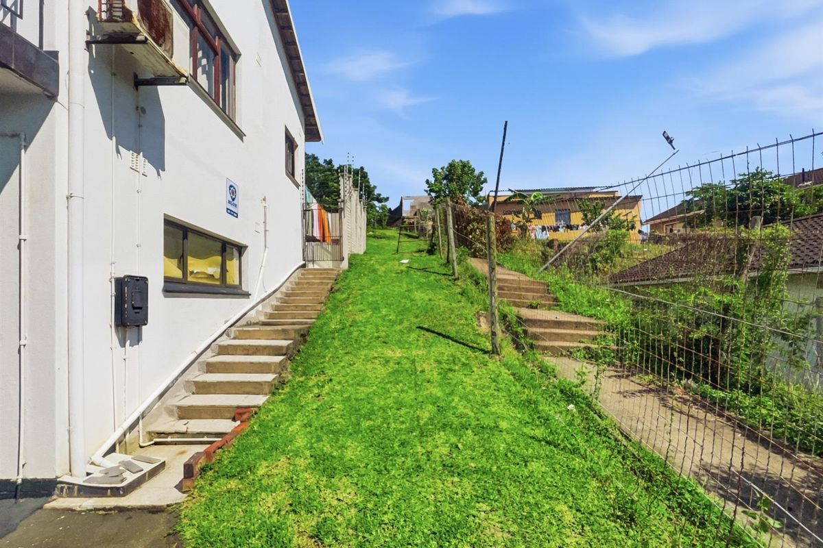 6-bedroom two level house for sale in Kenville, Durban, KwaZulu-Natal - Photo 4