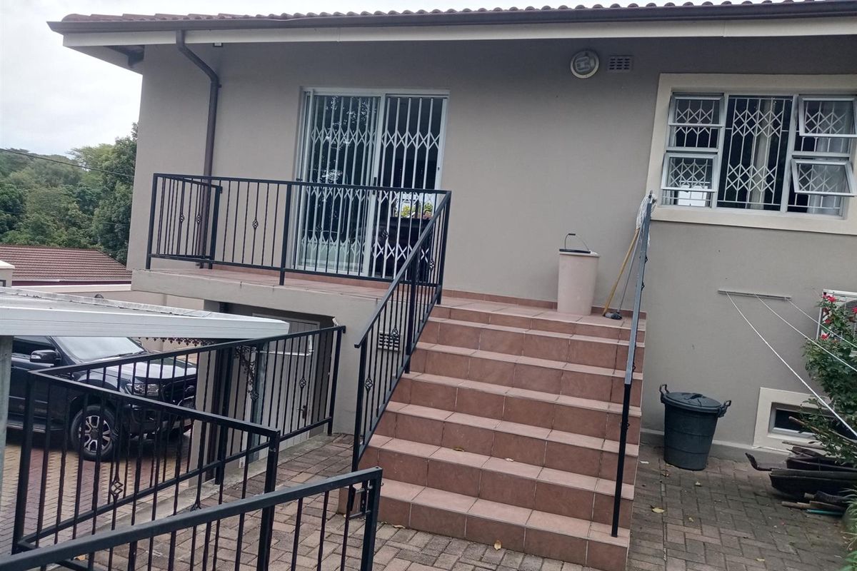 4 Bedroom House For Sale in Ashley, Pinetown. - Photo 5