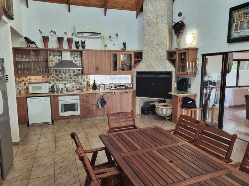 Luxury private lodge and 10% stake in Tembi Game Farm - Photo 5