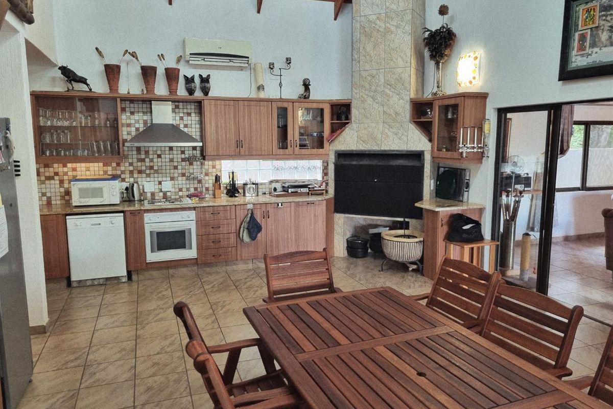 Luxury private lodge and 10% stake in Tembi Game Farm - Photo 5