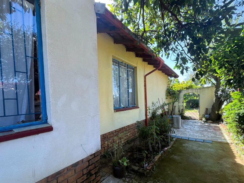 Spacious 4 Bedroom Home with Endless Potential in Elandspark! - Photo 5