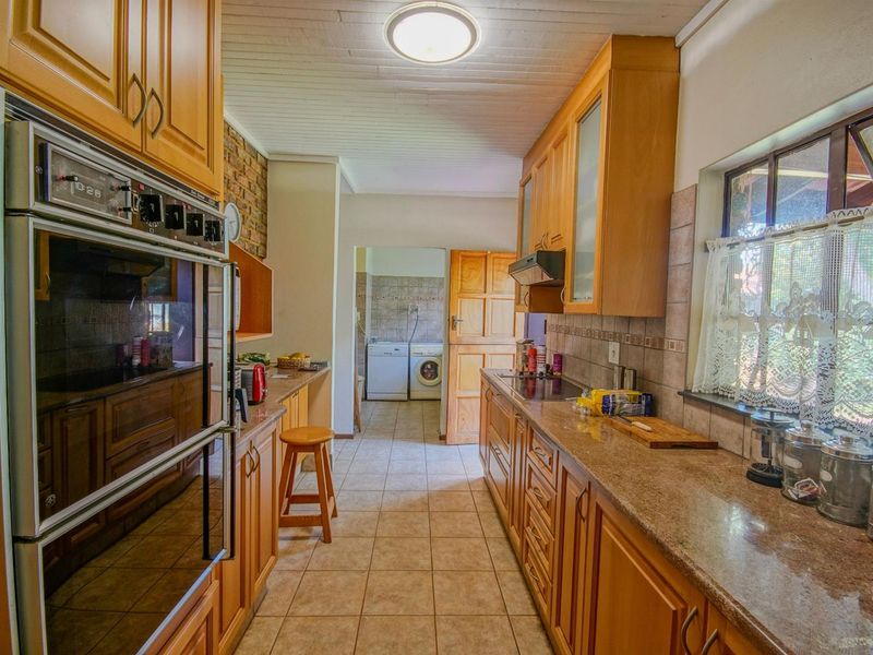 Spacious Family Home in Established Faerie Glen! - Photo 7