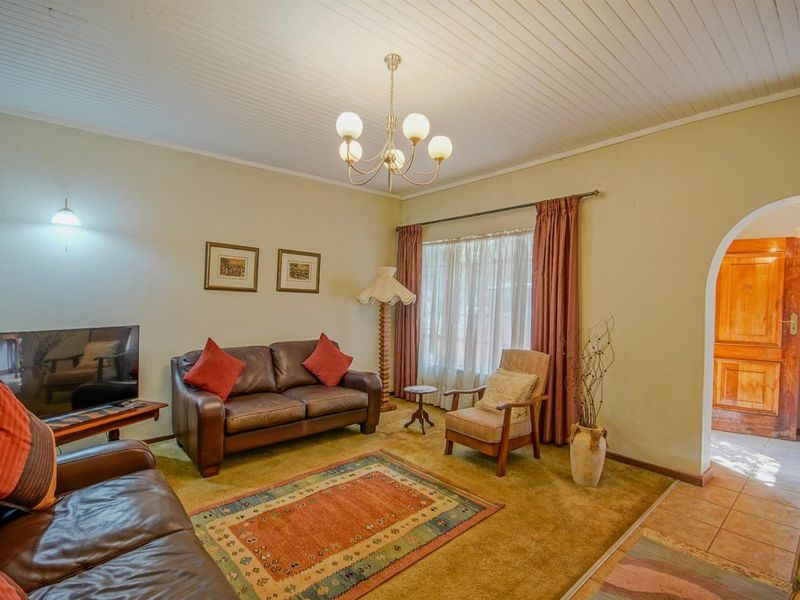 Spacious Family Home in Established Faerie Glen! - Photo 2