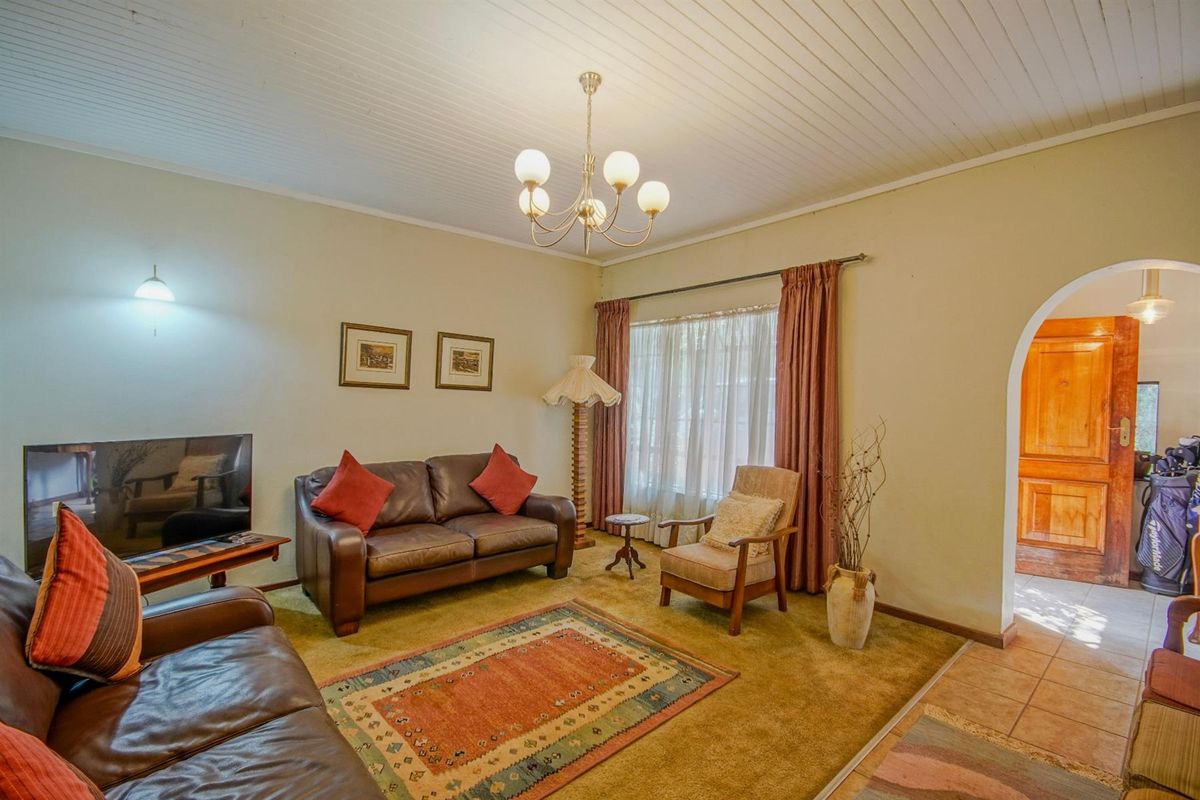 Spacious Family Home in Established Faerie Glen! - Photo 2